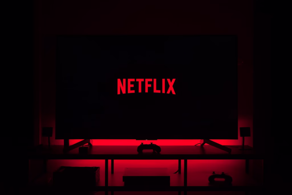 Netflix bloqueia filmes e séries no plano com anúncios e gera críticas entre usuários